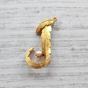 Vintage BSK Gold Tone Metal J Shaped Leaf Brooch W Pearl Accent